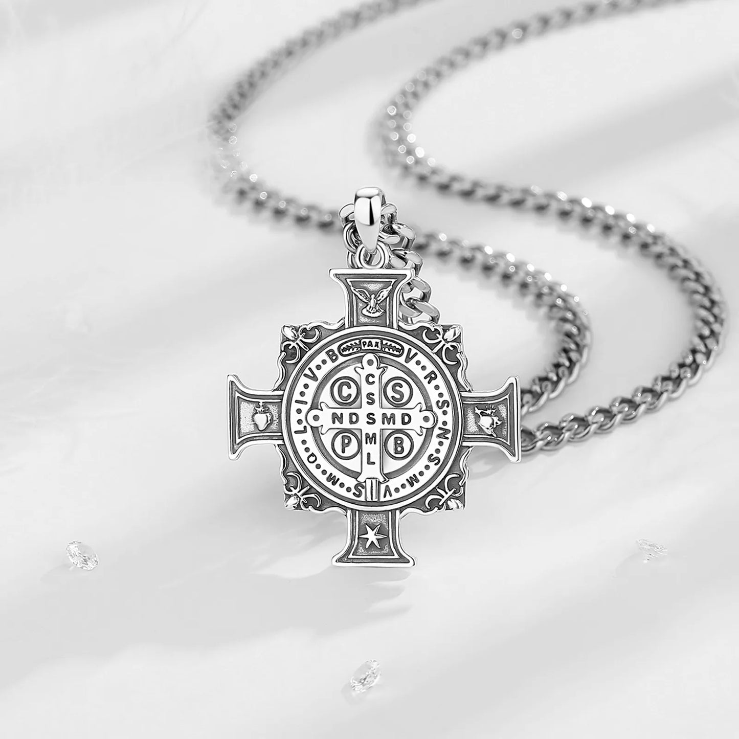 Collier Eudora en argent sterling 925 avec pendentif croix de Saint Benoît | Bijou religieux catholique pour hommes et femmes 