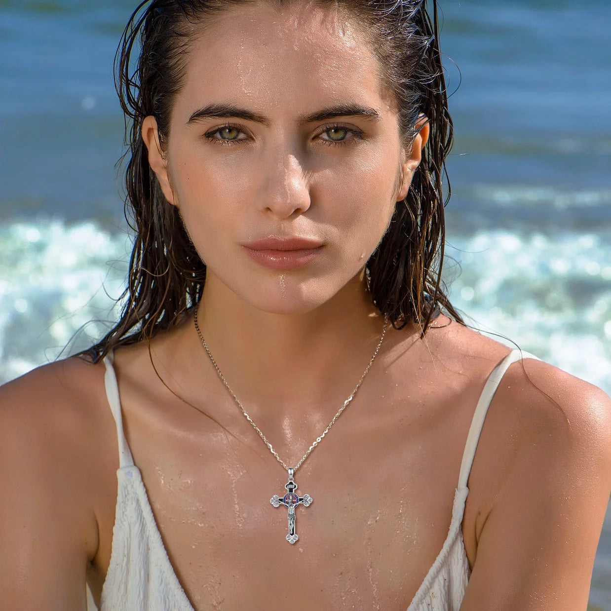 Collier Croix Crucifix Jésus en argent sterling 925 Eudora – Amulette en obsidienne et pendentif Saint Benoît | Bijou religieux