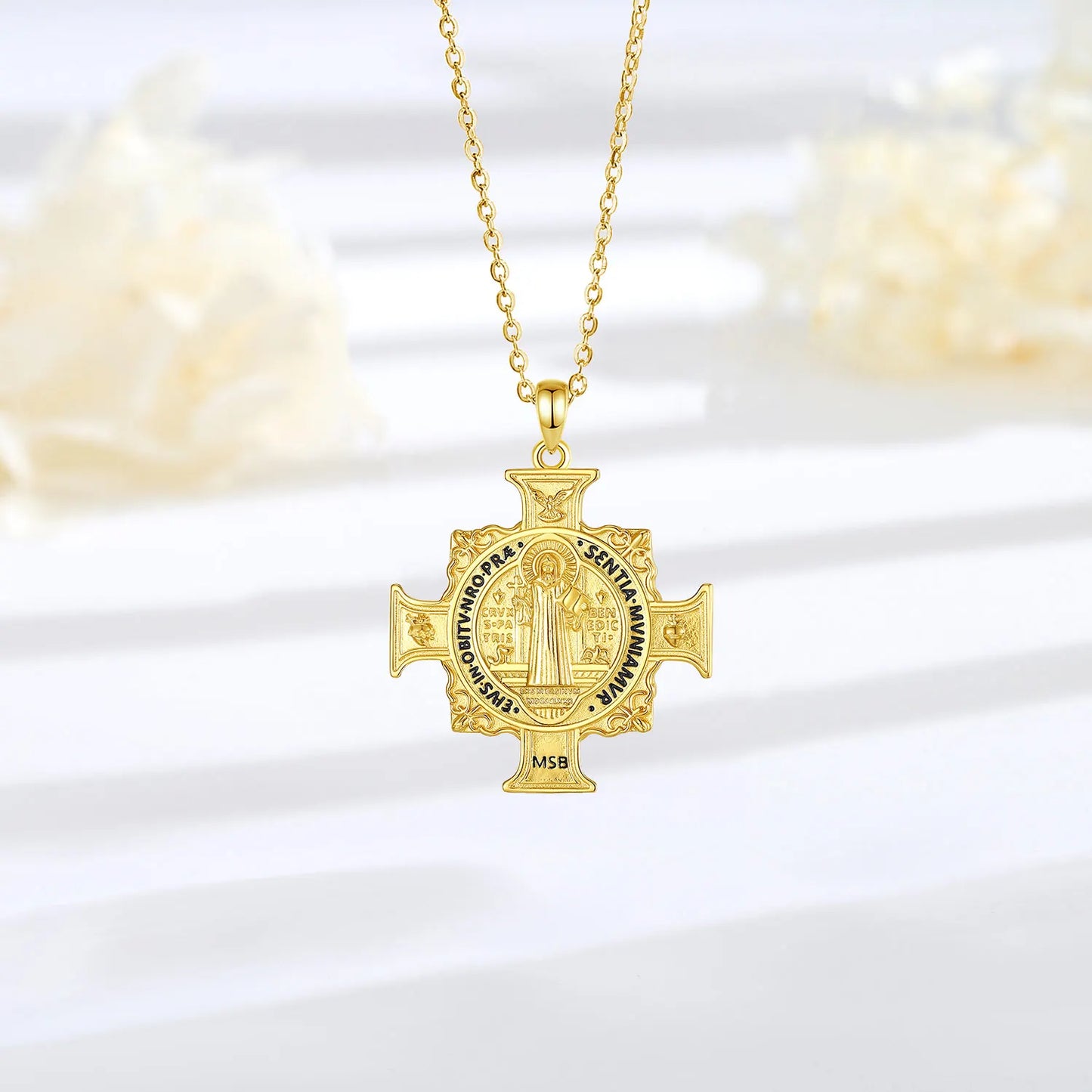 Collier Eudora en argent sterling 925 avec pendentif croix et médaille de Saint Benoît – Plaqué or 18 carats | Bijou de protection chrétien pour homme 