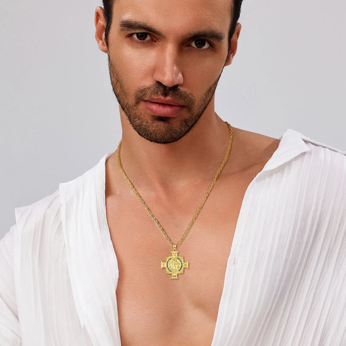 Collier Eudora en argent sterling 925 avec pendentif croix et médaille de Saint Benoît – Plaqué or 18 carats | Bijou de protection chrétien pour homme 
