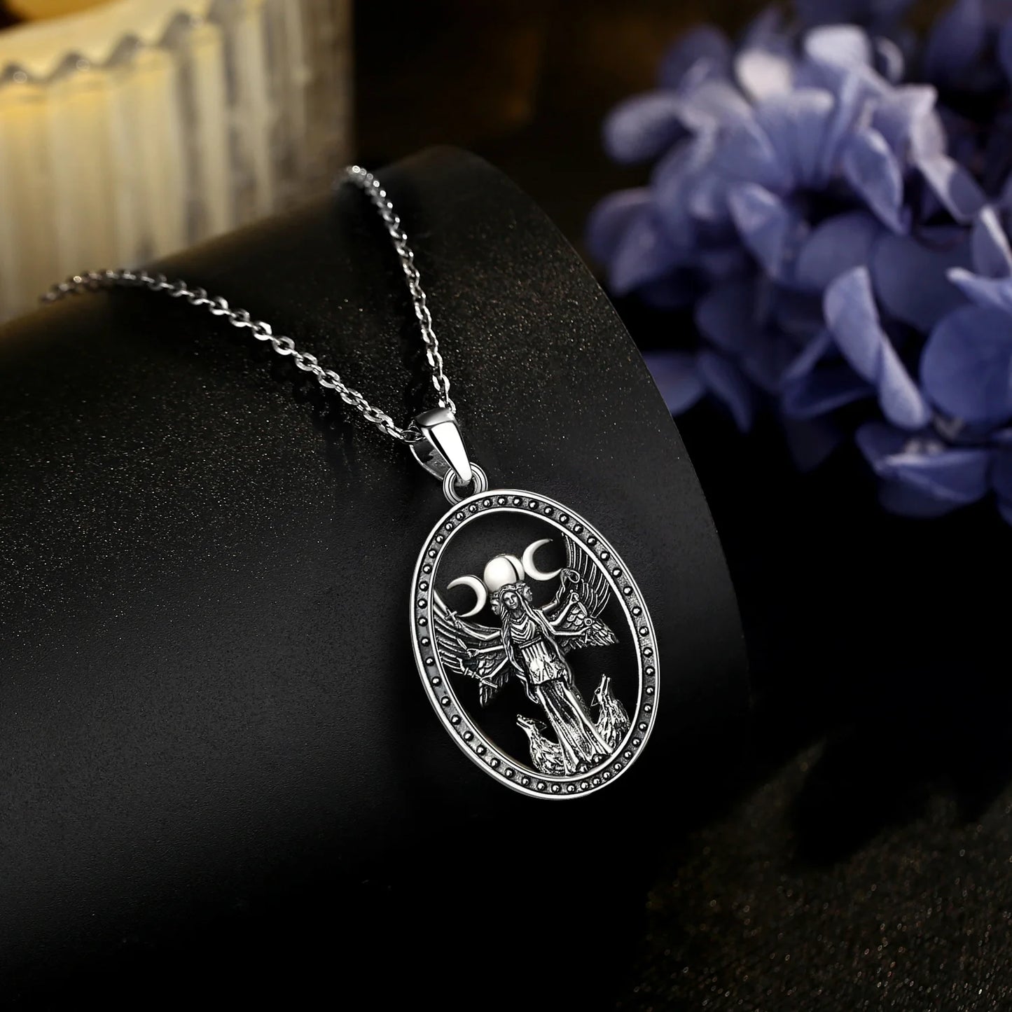 Collier Eudora en argent sterling 925, triple lune et déesse – Pendentif amulette Hécate (chien) | Bijou païen wicca, cadeau pour femmes et hommes 