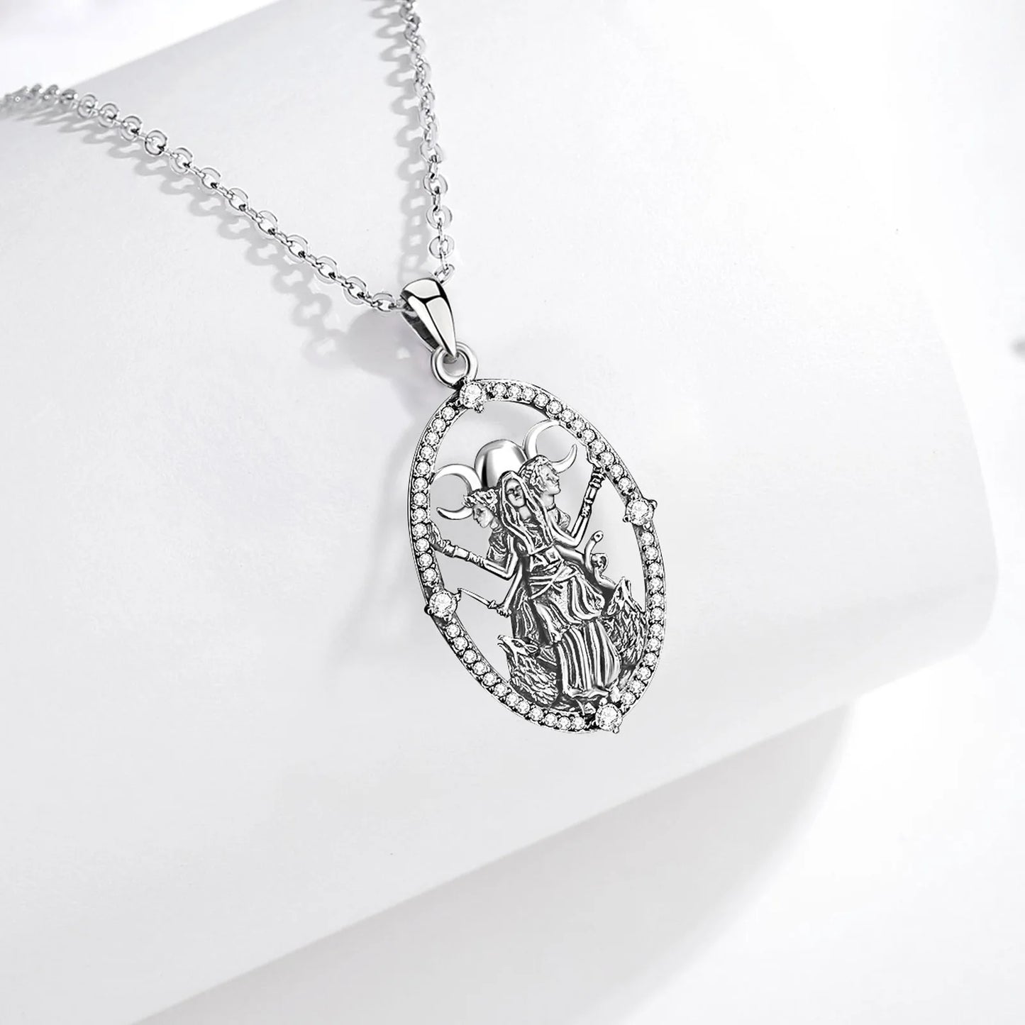 Collier Eudora en argent sterling 925, pendentif Hécate, déesse de la triple lune et amulette chien en zircon cubique | Bijou spirituel païen wiccan, cadeau pour femmes et hommes 