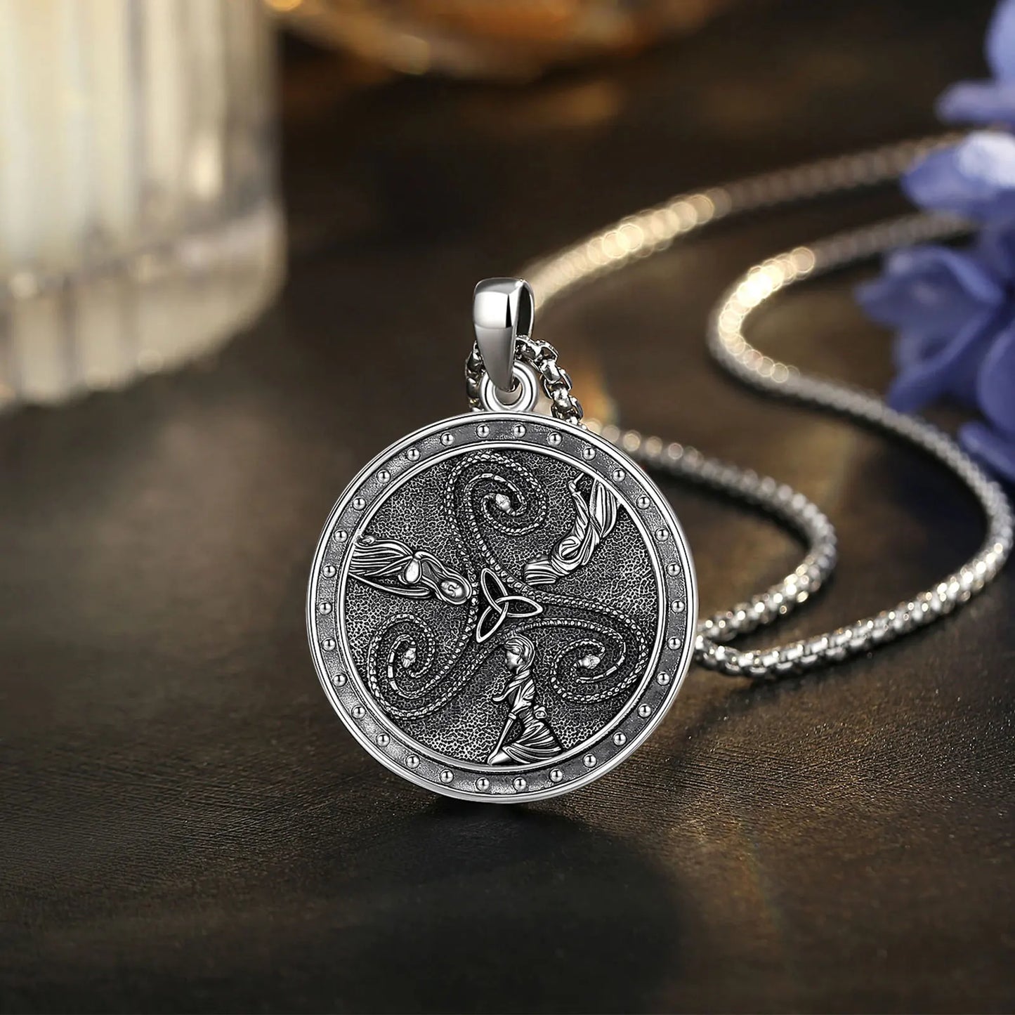 Collier Eudora en argent sterling 925 représentant la triple déesse Hécate – Pendentif amulette Triquetra à nœud celtique | Bijou païen Wicca, cadeau pour femme 