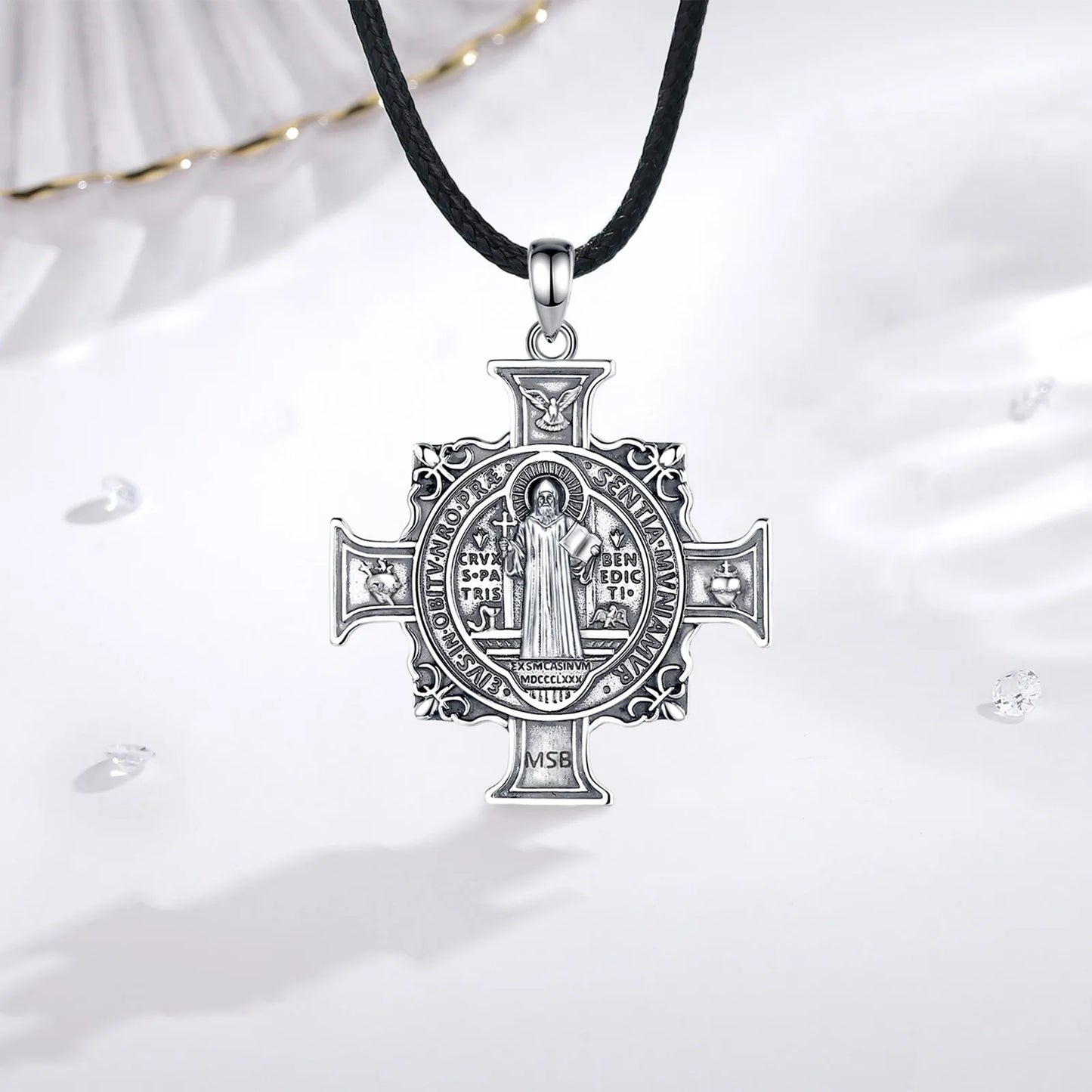 Collier Eudora en argent sterling 925 avec pendentif croix de Saint Benoît | Bijou religieux catholique pour hommes et femmes 