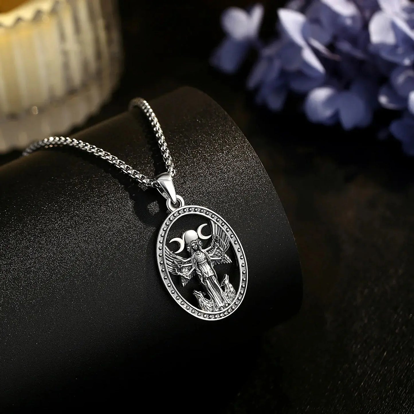 Collier Eudora en argent sterling 925, triple lune et déesse – Pendentif amulette Hécate (chien) | Bijou païen wicca, cadeau pour femmes et hommes 