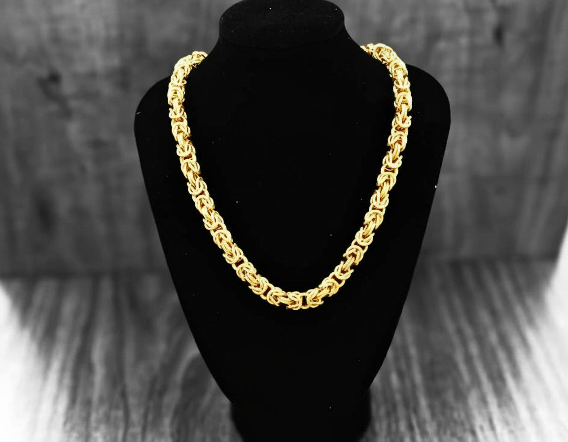 Byzantine chain in 18K yellow gold with custom clasp
